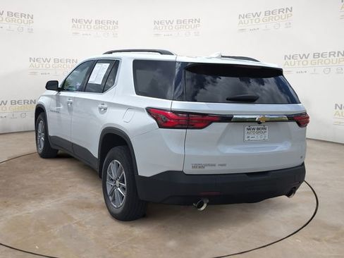 Used 2023 Chevrolet Traverse LT image 3