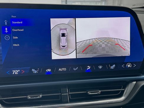 Used 2024 Chevrolet Equinox EV LT image 23