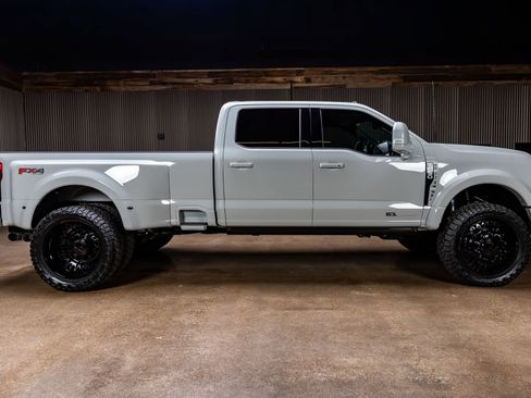 Used 2026 Ford F450 Platinum w/ FX4 Off-Road Package image 11