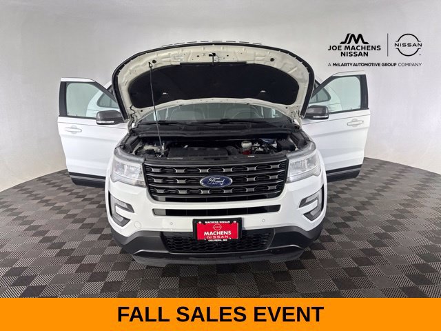 Used 2017 Ford Explorer XLT w/ Equipment Group 202A AWD/4WD image 16