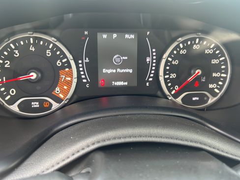 Used 2023 Jeep Renegade Latitude AWD/4WD image 13