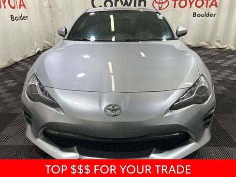 Used 2017 Toyota 86 image 2