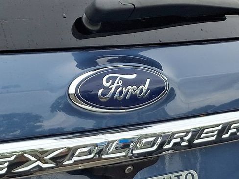 Used 2019 Ford Explorer XLT w/ Equipment Group 202A AWD/4WD image 33