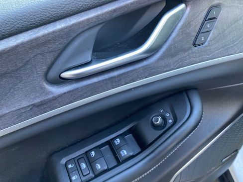 Used 2023 Jeep Grand Cherokee Limited w/ Black Appearance Package image 22