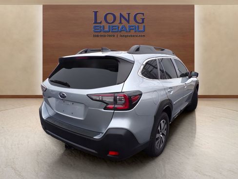 Used 2023 Subaru Outback Premium image 10
