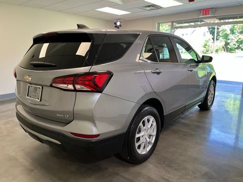 Used 2024 Chevrolet Equinox LT AWD/4WD image 2