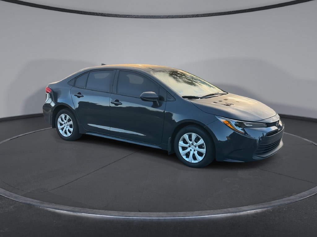 Used 2025 Toyota Corolla LE FWD image 2