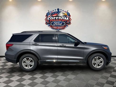 Used 2022 Ford Explorer XLT AWD/4WD image 6