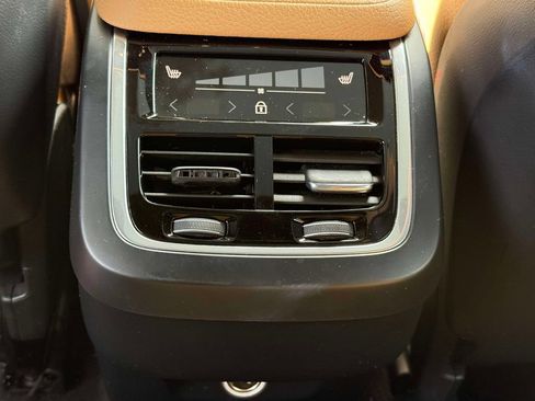 Used 2019 Volvo XC90 T6 Momentum w/ Protection Package Premier AWD/4WD image 12