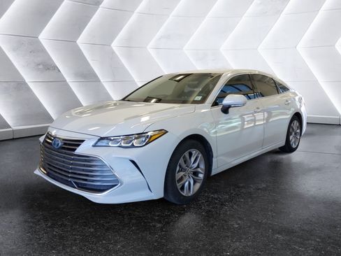 Used 2022 Toyota Avalon XLE FWD image 3