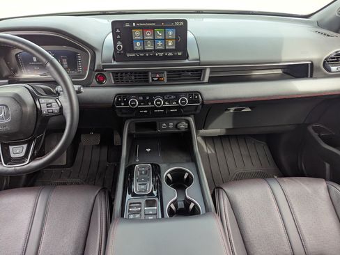 Used 2025 Honda Pilot Black Edition image 19