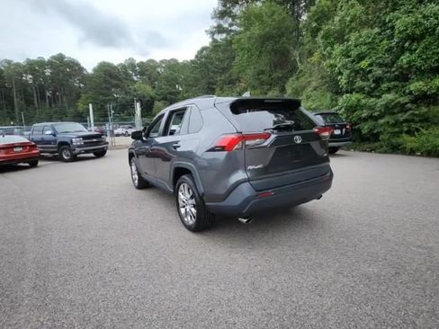 Used 2021 Toyota RAV4 XLE Premium image 3