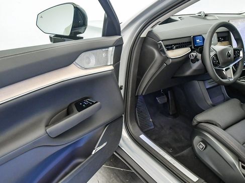 New 2025 Volvo EX90 Ultra w/ Protection Package Premier image 26