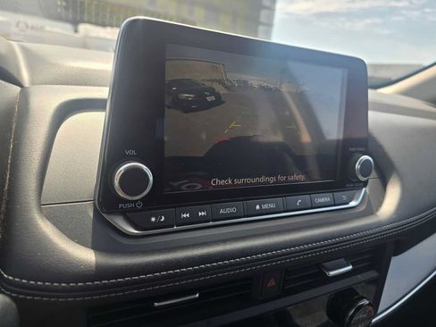 Used 2024 Nissan Rogue SV FWD image 28