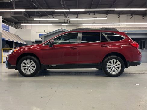 Used 2017 Subaru Outback 2.5i Premium image 4