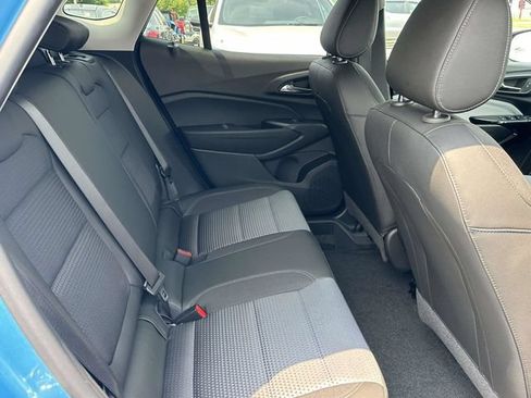 Certified 2025 Chevrolet Trax LT w/ Driver Confidence Package FWD image 22