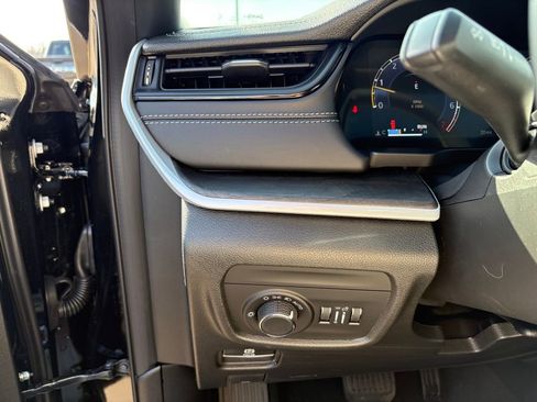 New 2026 Jeep Grand Cherokee Altitude image 18