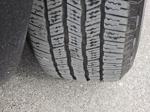 Used 2023 Land Rover Defender 110 X-Dynamic SE image 18