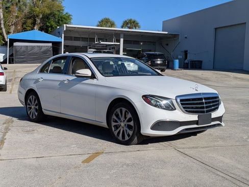 Certified 2017 Mercedes-Benz E 300 4MATIC image 3