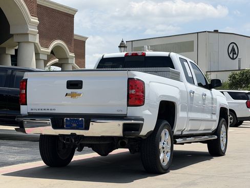 Used 2017 Chevrolet Silverado 2500 LTZ w/ LTZ Plus Package RWD image 4