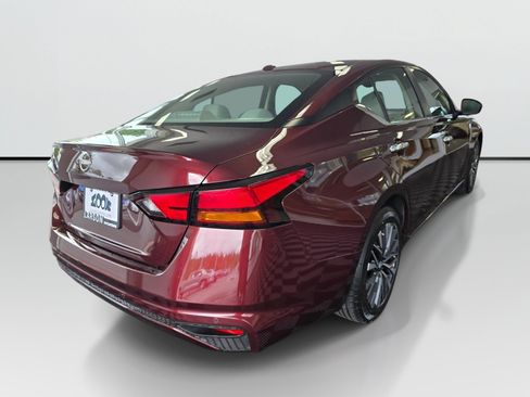 Used 2025 Nissan Altima 2.5 SV FWD image 5