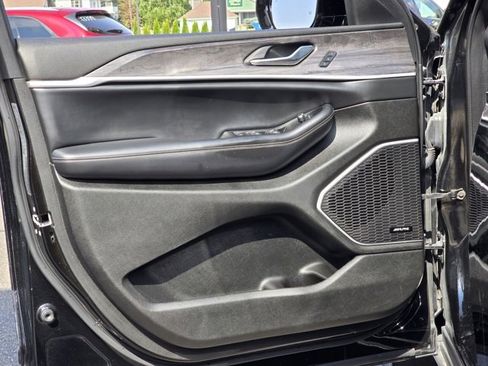 Used 2022 Jeep Grand Cherokee L Limited image 22