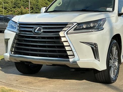 Used 2016 Lexus LX 570 4WD w/ Luxury Package image 11