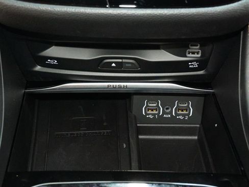 Used 2024 Chrysler Pacifica Pinnacle w/ Trailer Tow Group image 16