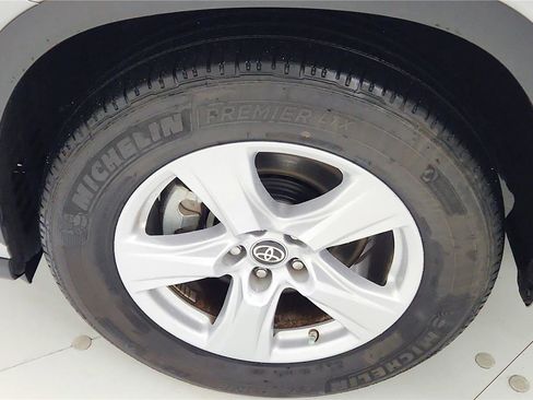 Used 2023 Toyota Highlander L image 16