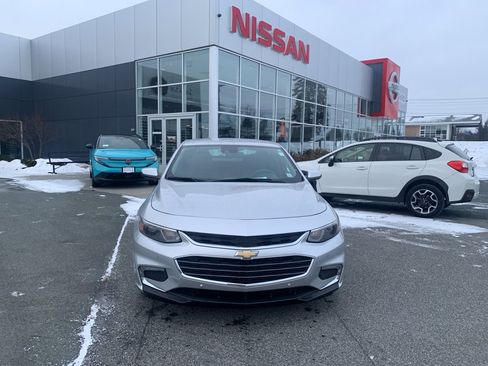 Used 2017 Chevrolet Malibu Premier w/ Driver Confidence Package image 2