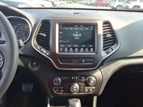 Used 2022 Jeep Cherokee Trailhawk AWD/4WD image 10