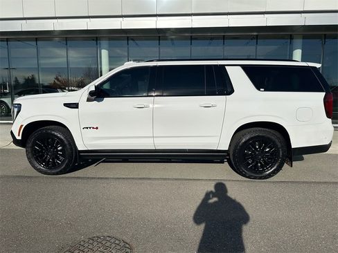 Used 2025 GMC Yukon XL AT4 Ultimate image 2
