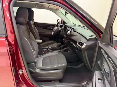 Used 2023 Chevrolet TrailBlazer LT w/ Convenience Package FWD image 9