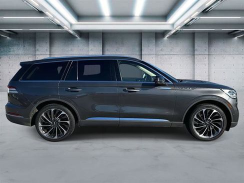 Used 2020 Lincoln Aviator Reserve w/ Equipment Group 202A image 3
