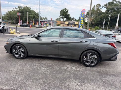 Used 2025 Hyundai Elantra Limited FWD image 10