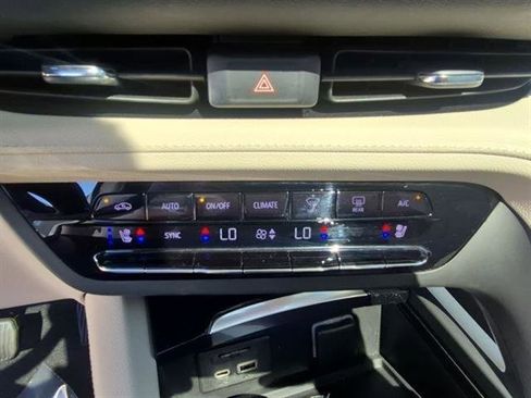 Certified 2021 Buick Envision Avenir image 42