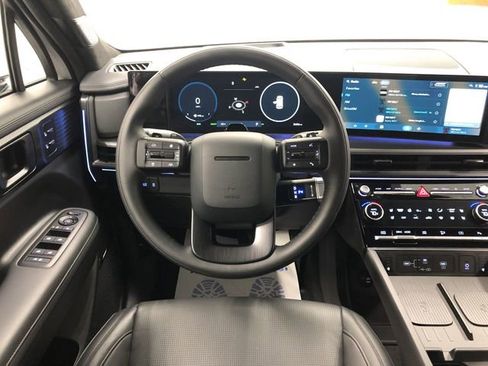 Used 2025 Hyundai Santa Fe Calligraphy image 16