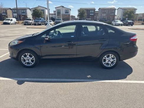 Used 2014 Ford Fiesta SE image 2
