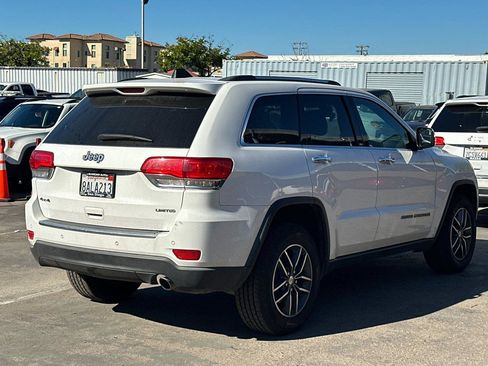 Used 2018 Jeep Grand Cherokee Limited w/ Luxury Group II image 2