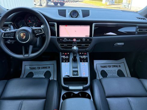 Used 2025 Porsche Macan AWD/4WD image 19