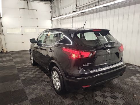 Used 2019 Nissan Rogue Sport S image 2