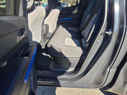 Used 2025 Toyota Tacoma TRD Off-Road image 8