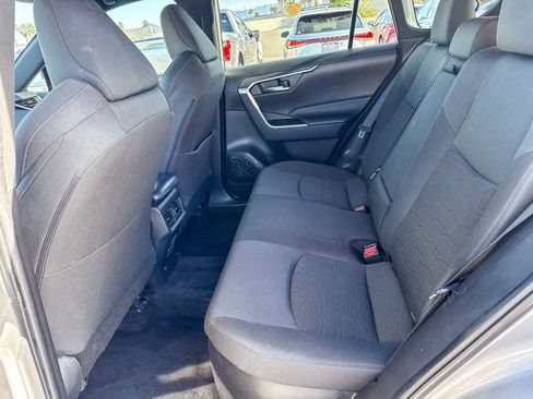 Used 2022 Toyota RAV4 SE image 21