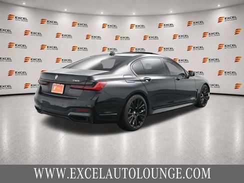 Used 2022 BMW 740i w/ M Sport Package RWD image 5