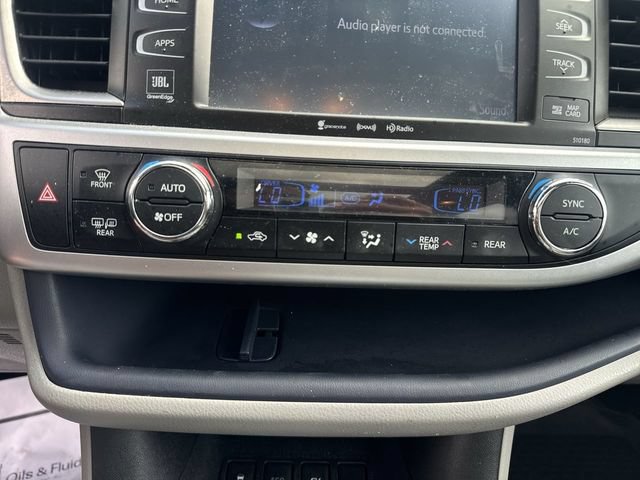 Used 2018 Toyota Highlander Limited Platinum AWD/4WD image 19