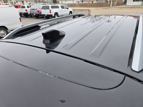 Used 2024 GMC Terrain SLT image 29