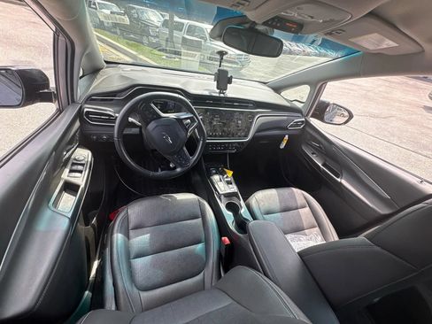 Used 2023 Chevrolet Bolt LT FWD image 9