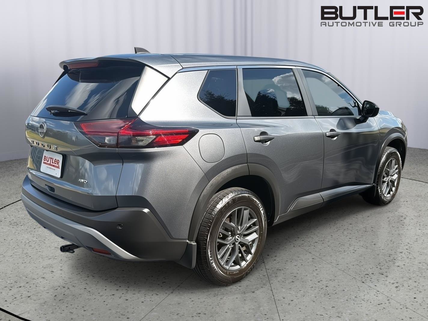 Used 2023 Nissan Rogue S AWD/4WD image 6