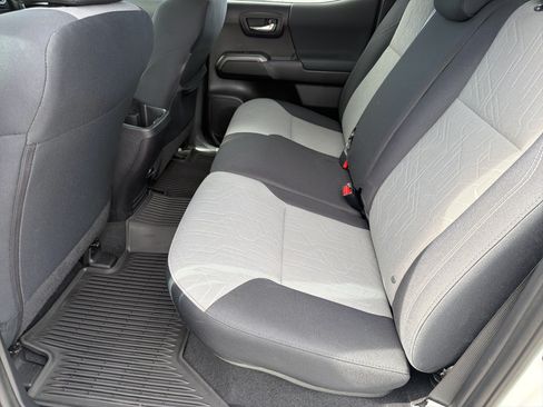 Certified 2021 Toyota Tacoma TRD Off-Road AWD/4WD image 30