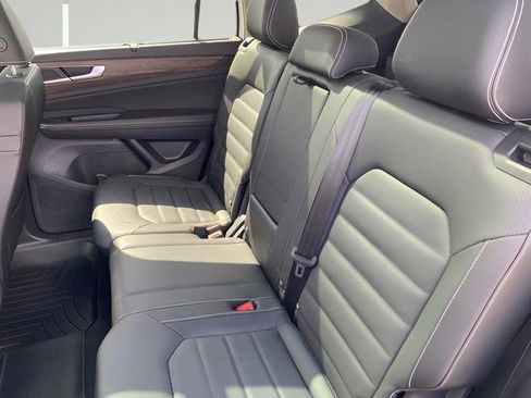 Used 2025 Volkswagen Atlas SEL AWD/4WD image 6